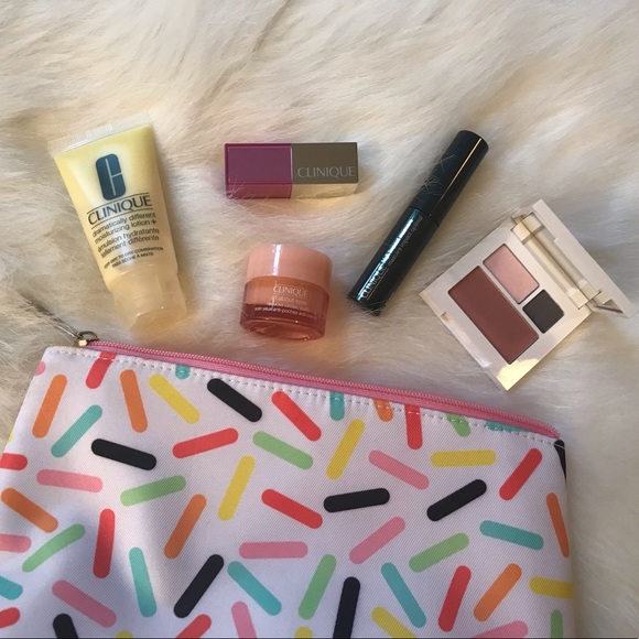 Clinique Cosmetic Bundle - Picture 2 of 8